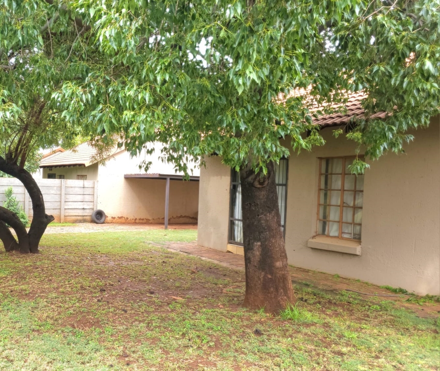To Let 2 Bedroom Property for Rent in Melodie North West